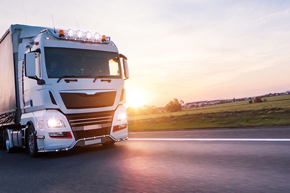 森林拠点・企業様から産業廃棄物の排出・輸送を一気通貫で担う